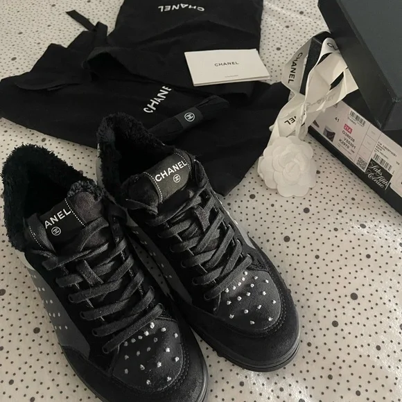 Chanel velvet sneakers in black size 41 - Picture 2 of 8
